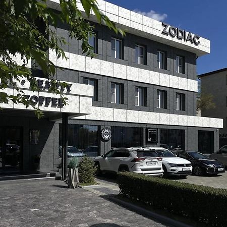 Zodiac Hotel Atyraū Exterior foto